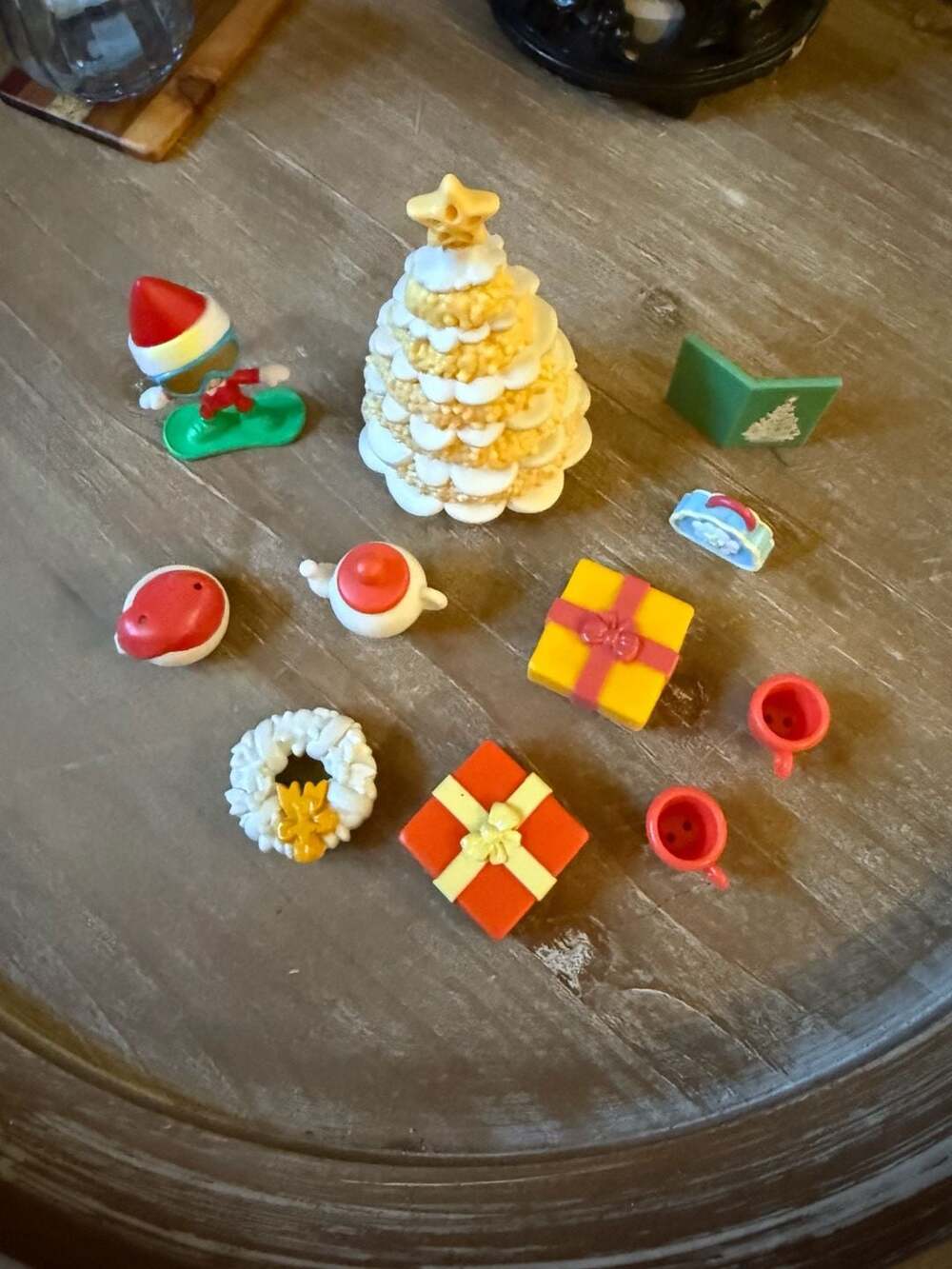 Bluey Holiday Christmas Tree and Accessories Figure Play Set Lot